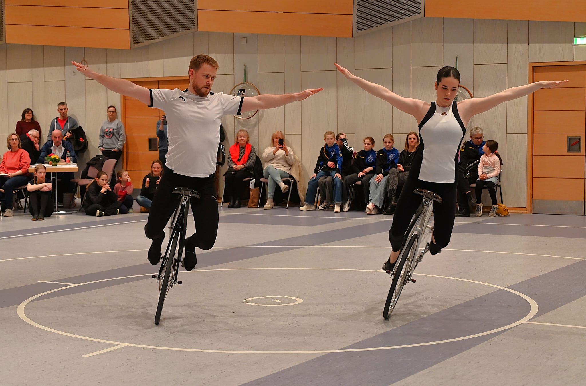 Patrick Tisch und Julia Hämmerli vom RV Pfeil Magstadt haben sich für die Weltmeisterschaft qualifiziert und hoffen, dass der internationale Radsportverband noch einen Ausrichter findet.