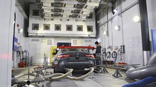 Im Mobility Test Center von Bertrandt in München wurde ein BMW M4 GT4 verschiedenen Tests unterzogen.