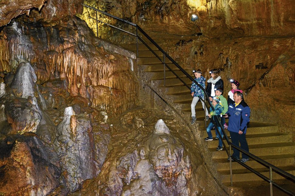 In der Höhle gibt es zahlreiche Tropfstein- und Deckenbildungen zu bewundern. © FOTOGRAFIE JILL CARSTENS