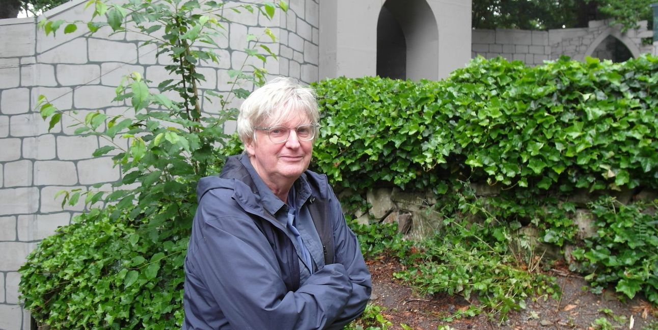 Jürgen von Bülow in den Kulissen des Renninger Naturtheaters.