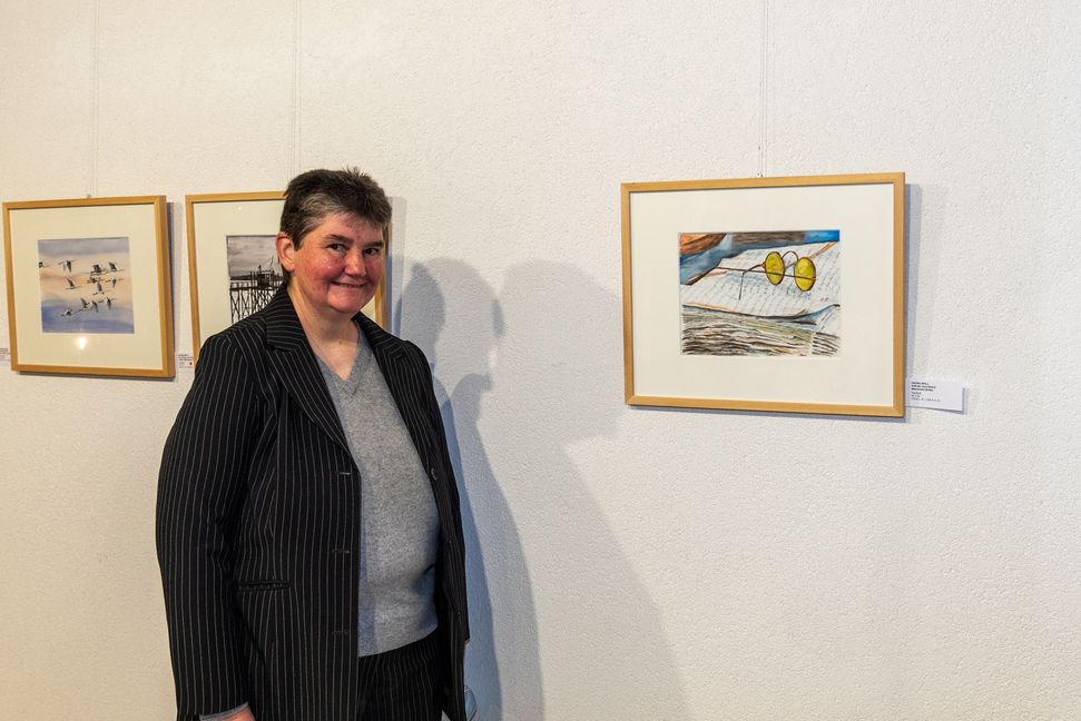 Daniela Mall, Vorsitzende des Ehninger Kunstkreises hat in ihrem Bild "Voll der Durchblick" den Besuch in einem Museum in Vilnius verarbeitet.    Bild: Nüßle