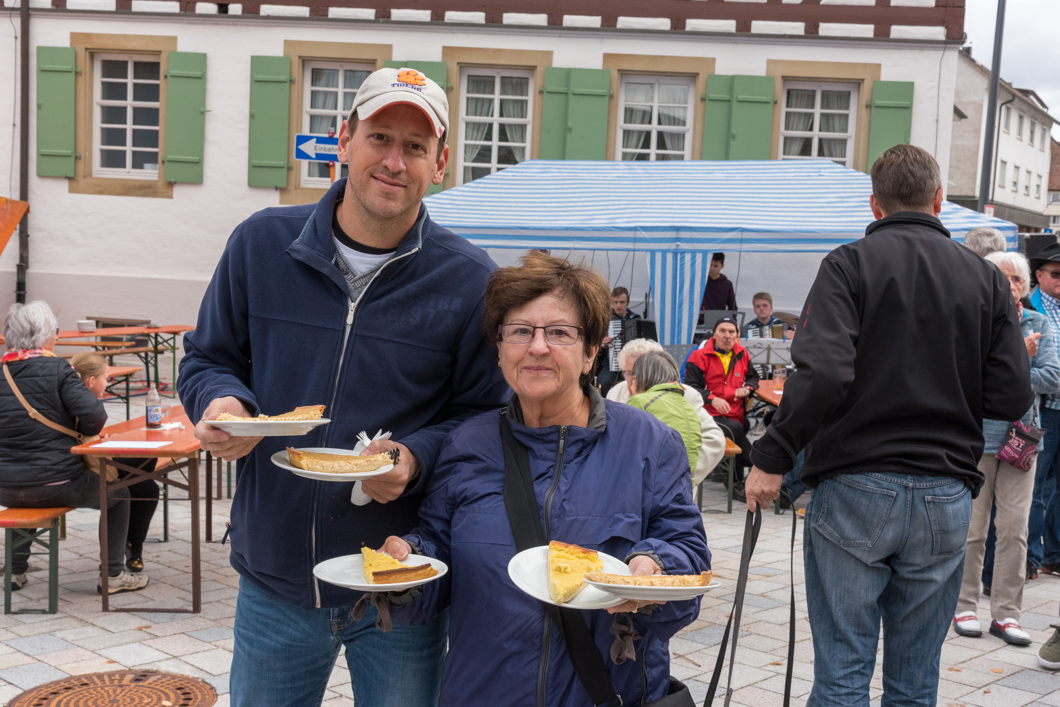 Für jeden Geschmack etwas. Christian und Helene Bräuer holten für die gesamte Familie Beerda.