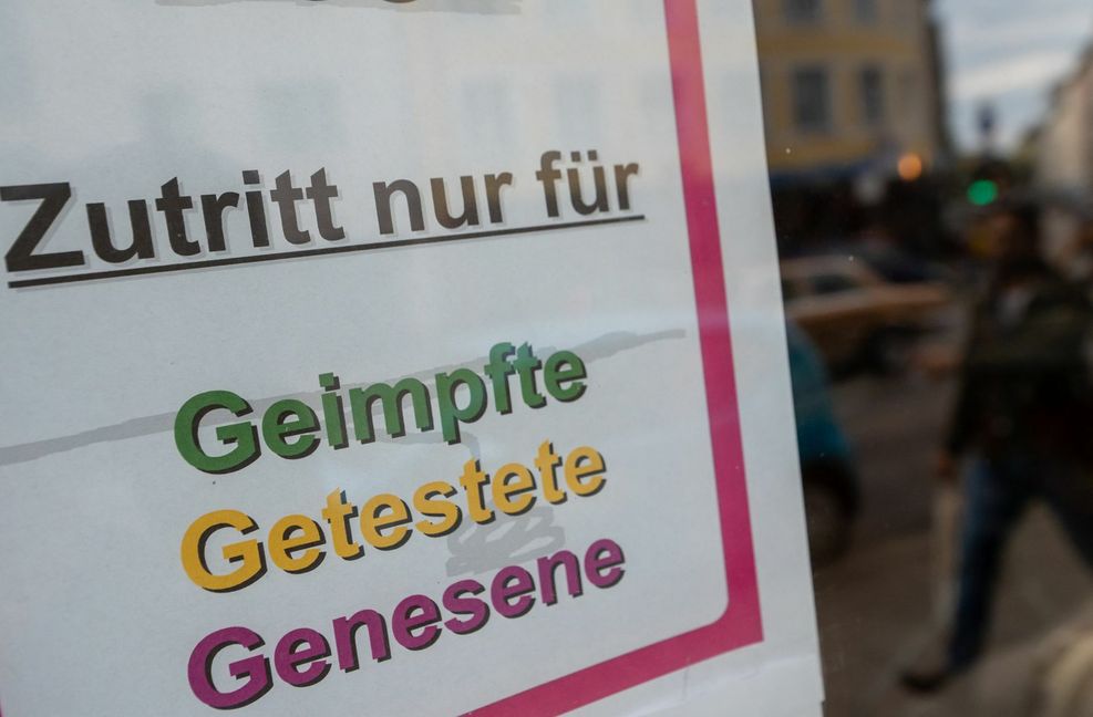Diese eiserne Regel gilt von Mittwoch auch am Arbeitsplatz.
 Foto: dpa/Peter Kneffel