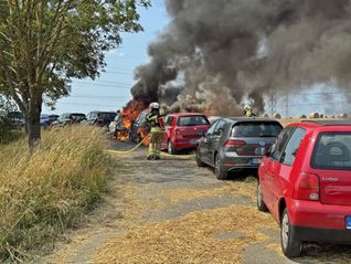 Zwei Autos und ein Feldstück gerieten während des Festumzugs zum Feuerwehrjubiläum in Maichingen in Brand.