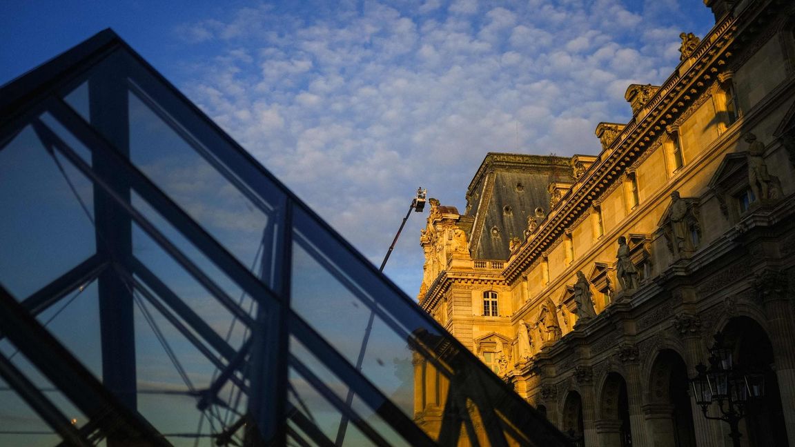 Laut der Louvre-Chefin ist die berühmte Glaspyramide des Museums "strukturell überholt".