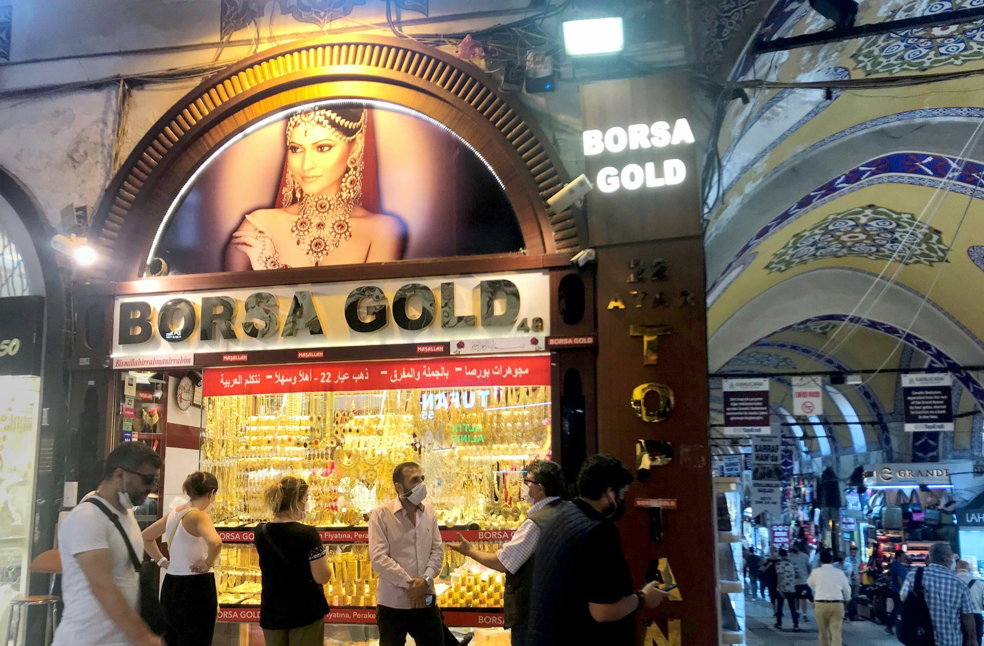 Am Großen Basar von Istanbul sind viele Goldgeschäfte