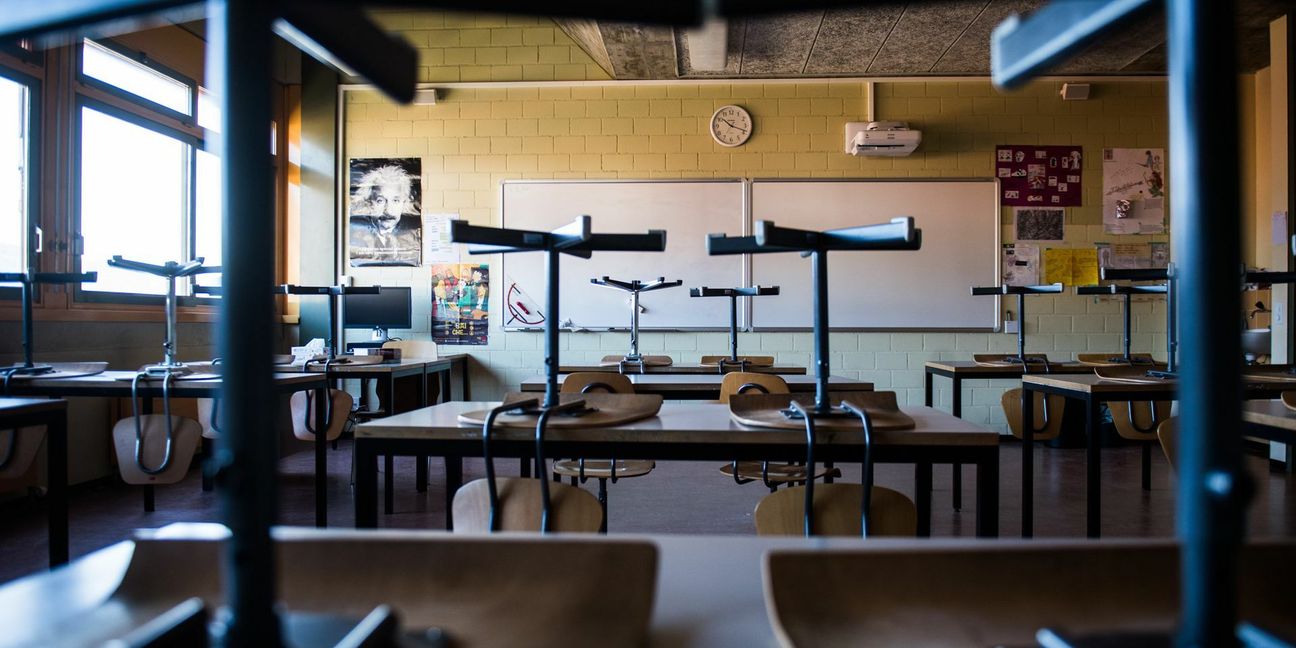 Leere Klassenzimmer wegen der Pandemie – das wollen die Eltern lieber nicht.