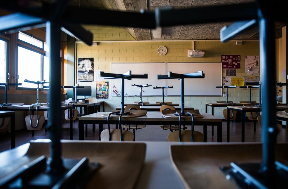 Leere Klassenzimmer wegen der Pandemie – das wollen die Eltern lieber nicht.