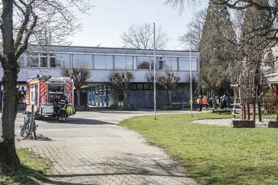 Beim Feuerwehreinsatz am Sindelfinger Pfarrwiesengymnasium am Montag ist zum Glück alles glimpflich abgelaufen.    Bild: SDMG / Dettenmeyer
