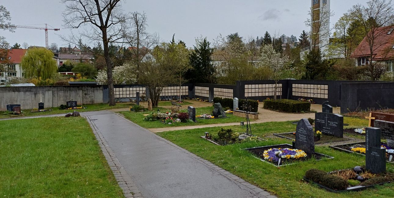 Die  Urnenwände auf dem Alten Friedhof werden erweitert.