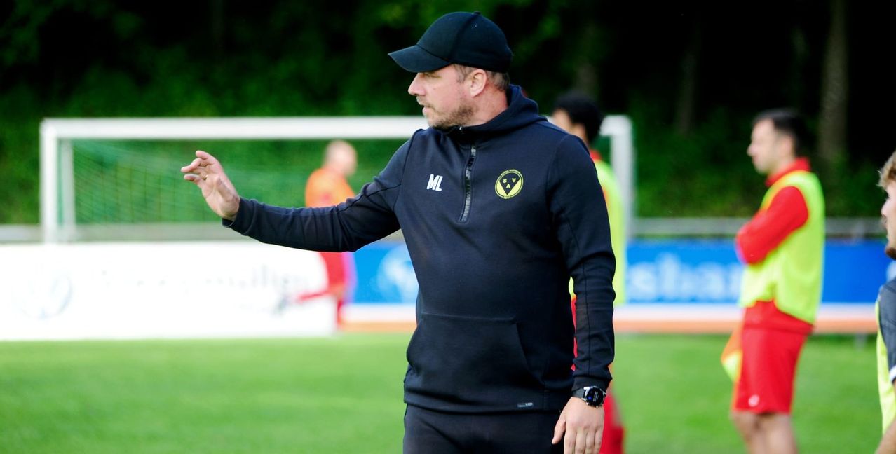 Die Spvgg Aidlingen setzt sich bei Aufsteiger SV Magstadt mit 3:2 durch. Für Coach Tobias Lindner und seinen Bruder Marcel Lindner (im Biild) der zweite Saisonerfolg. Bild: photostampe