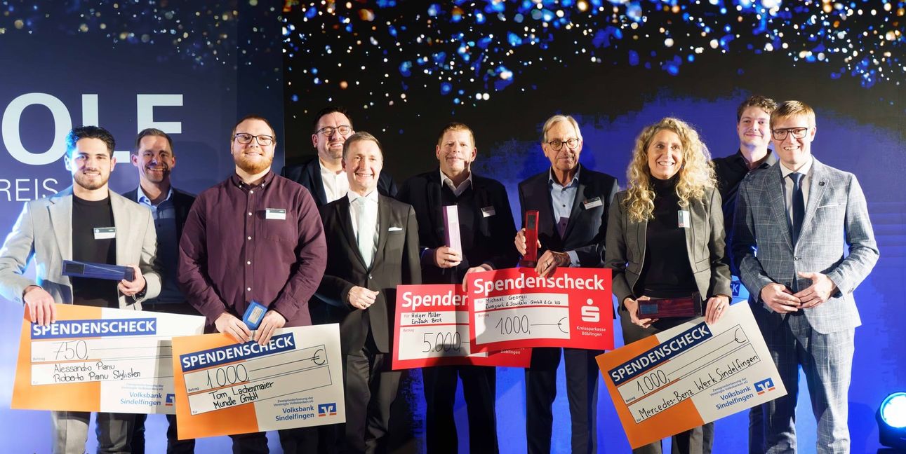 Preisträger, Laudatoren und Sponsoren (von links): Alessandro Pianu, Jörg Niethammer, Tom Lachenmaier, Felix Rapp, Markus Linha, Holger Müller, Michael Georgii, Sara Gielen, Alexander Schlenstedt und Markus Kleemann.