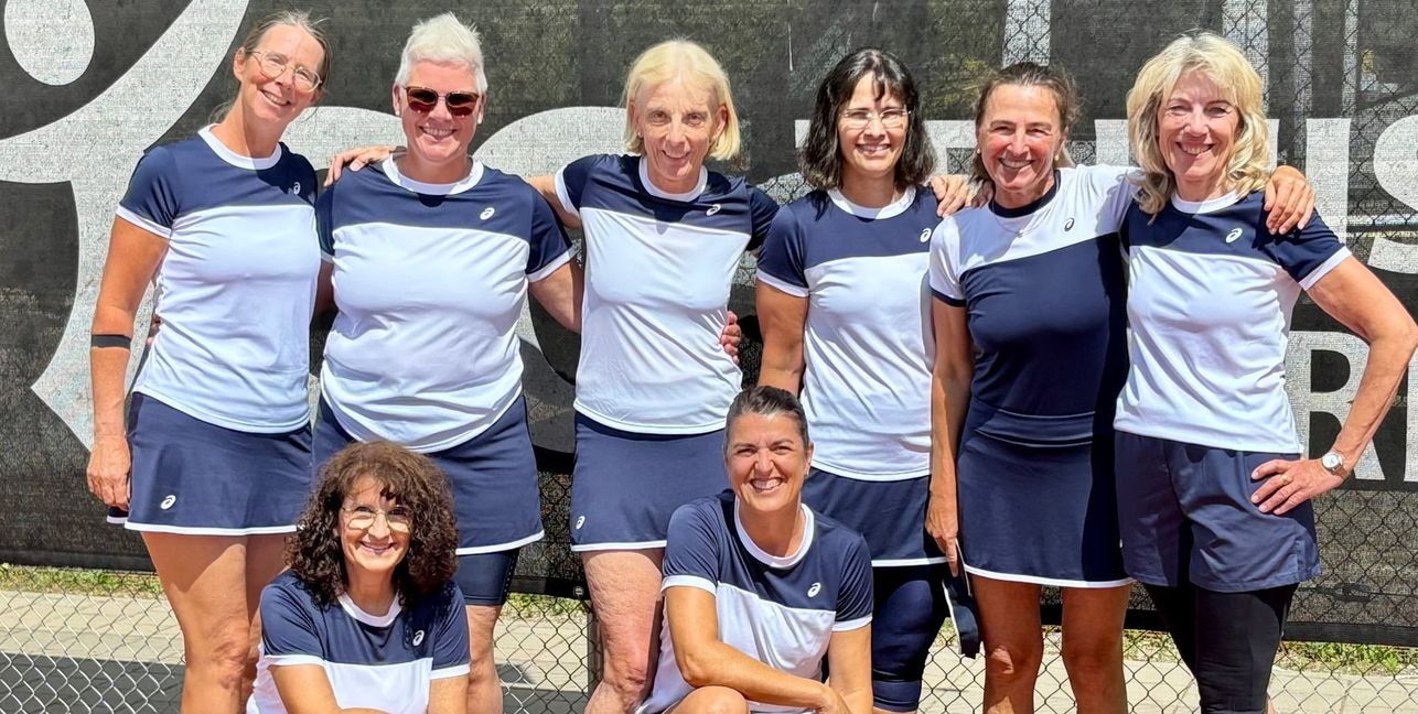 Simone Brodte, Astrid Stratmann, Doris Kaiserauer, Jana Burdorf, Britta Machnik, Christina M. Beyl (hintere Reihe von links), sowie vorne Carola Schnell und Bettina Lentz vorne. Bild: z