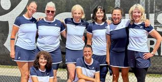 Simone Brodte, Astrid Stratmann, Doris Kaiserauer, Jana Burdorf, Britta Machnik, Christina M. Beyl (hintere  Reihe von links), sowie vorne Carola Schnell und Bettina Lentz vorne. Bild: z