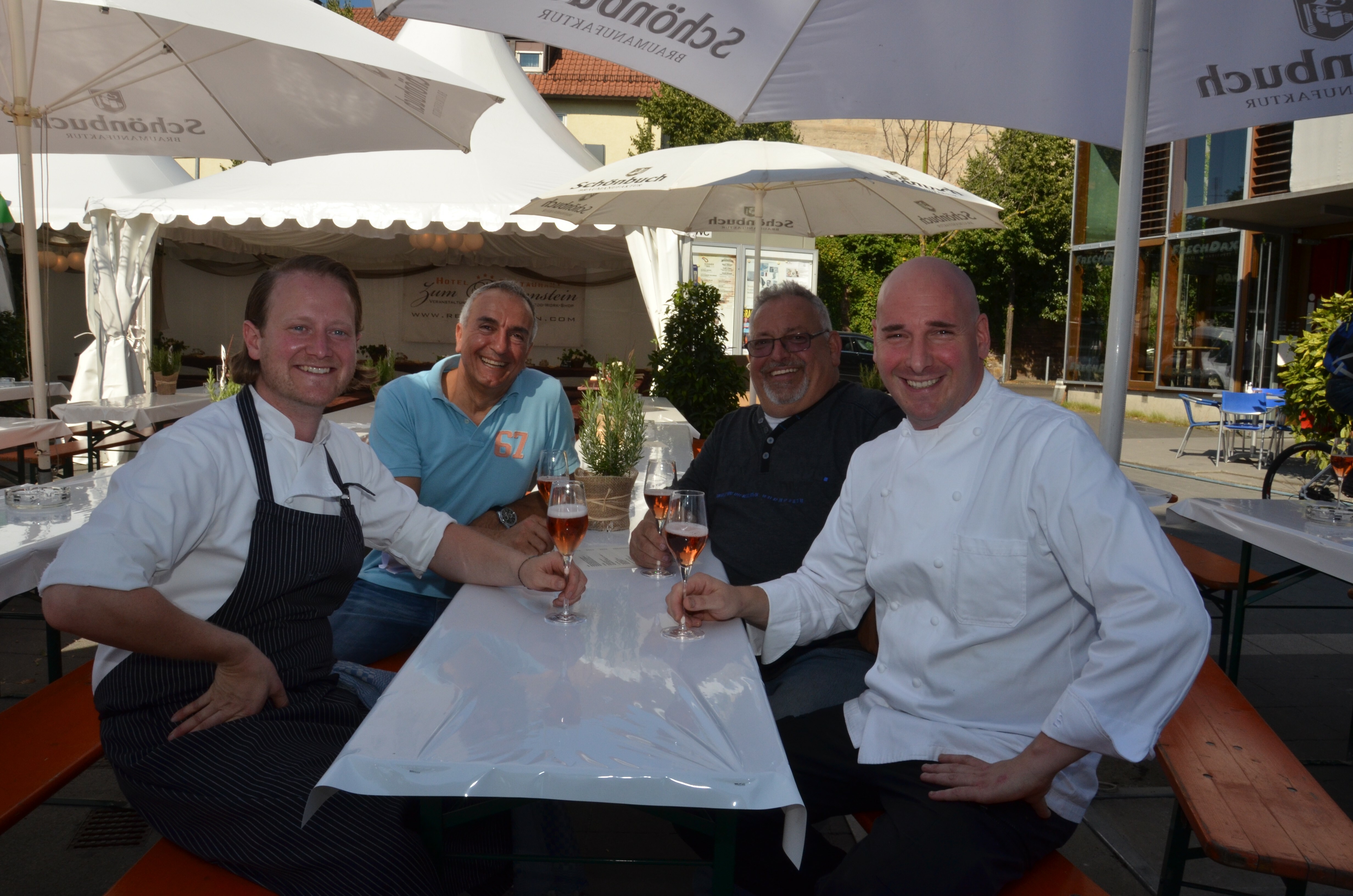 Tim Hornung, Nunzio Chiumenti, Wolfgang und Timo Böckle laden gemeinsam mit rund 30 Gastronomen zu "Schlemmen am See ein."  Bild: Nüßle