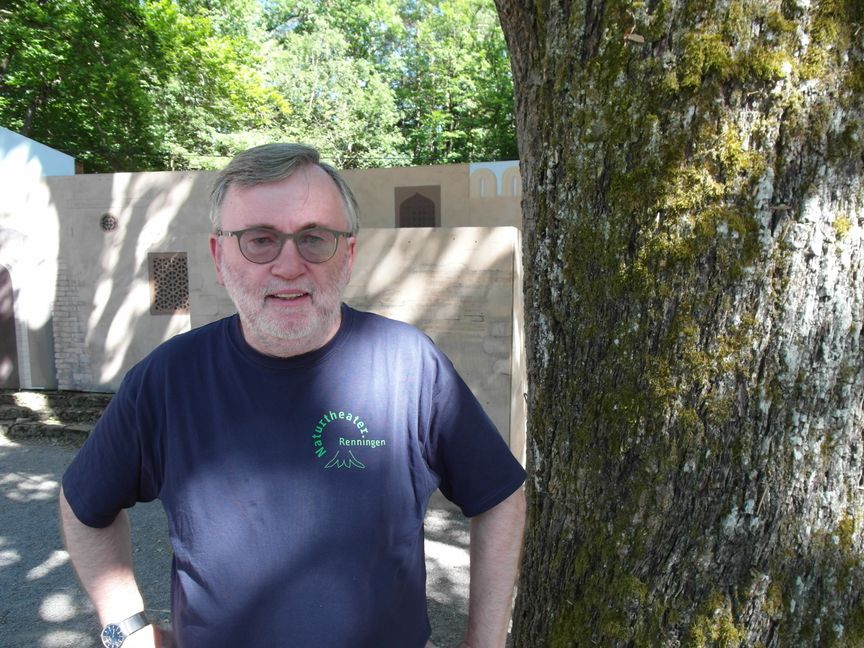 Seit 1992 leitet Dietmar Eger den Verein „Naturtheater Renningen“: Für dieses Engagement bekommt er am 17. September die Ehrennadel der Stadt Renningen verliehen. Bild: Staber