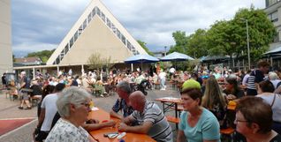 Diem persönliche Begegnung ist genauso weichtig, wie die vielen Angebote beim Stadtteilfest. Bild: Lück