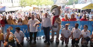 Der Startschuss für das 47. Internationale Straßenfest ist gefallen. OB Dr. Bernd Vöhringer eröffnete es am Freitagabend offiziell.Bilder: Dettenmeyer