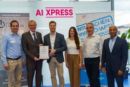 Bei der „Gründer des Monats Mai“-Urkundenübergabe im AI xpress in Böblingen (von links): Kreiswirtschaftsförderer Dr. Sascha Meßmer, 
Landrat Roland Bernhard, Steffen Theurer (Gründer des Monats Mai), Dr. Kathrin Steinbrink (Head of AI xpress), Andreas Heilemann (Senioren der Wirtschaft) und der Böblinger Wirtschaftsförderer Dominic Schaudt.