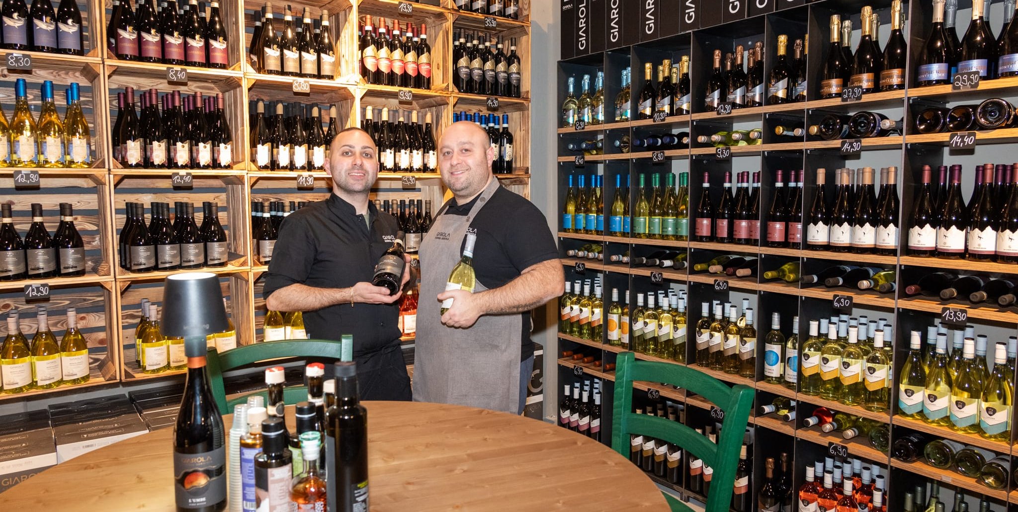 Davide und Andrea Filadoro verwöhnen ihre Gäste gerne mit ausgesuchten Weinen vom Gardasee.