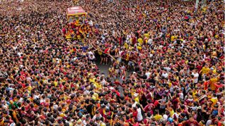 Viele Philippiner glauben, dass die 400 Jahre alte Figur des Schwarzen Nazareners Wunder vollbringen kann. Das Mega-Event findet traditionell am 9. Januar statt.