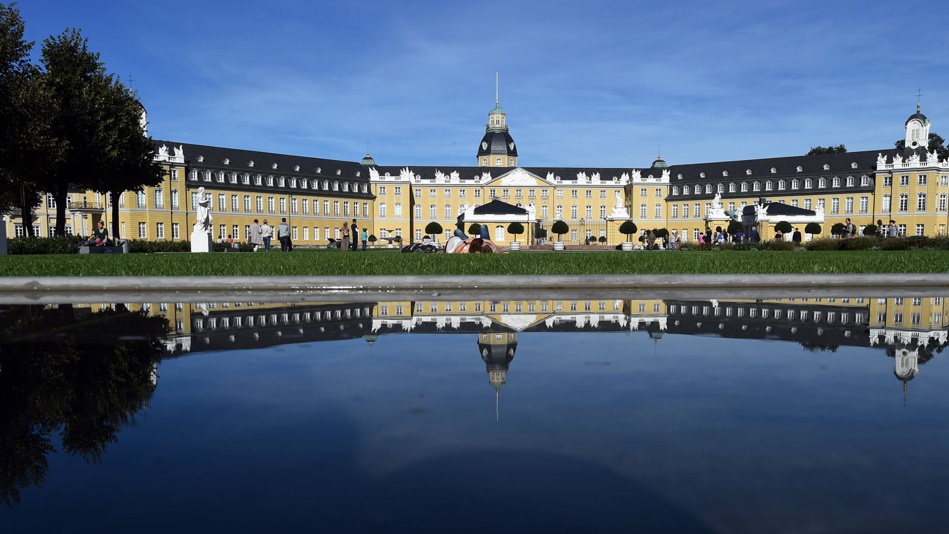 Das Karlsruher Schloss ist ein Wahrzeichen, aber drinnen eine „Bruchbude“.