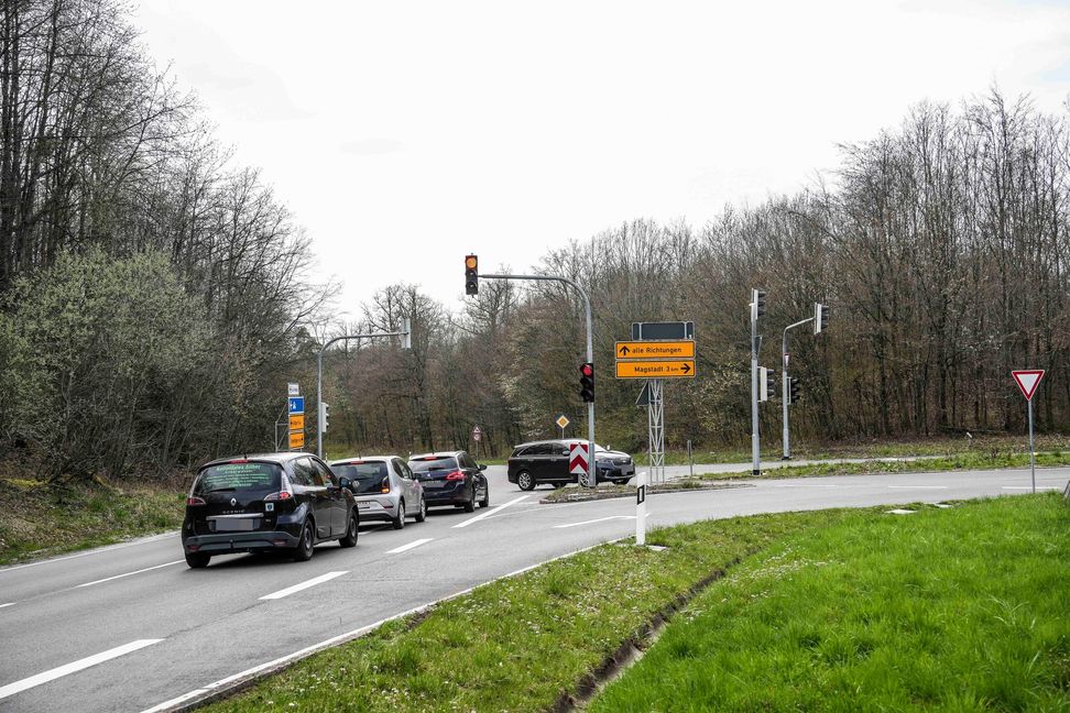 Die Linksabbieger aus Maichingen Richtung Magstadt haben nicht mehr gleichzeitig mit dem Gegenverkehr aus Stuttgart grün.