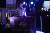 After-Work-Party im Mercedes-Benz Kundencenter. Partystimmung pur mit Mokaby und Andre Schnura.