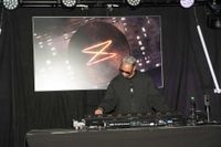 After-Work-Party im Mercedes-Benz Kundencenter. Partystimmung pur mit Mokaby und Andre Schnura.