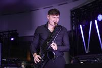 After-Work-Party im Mercedes-Benz Kundencenter. Partystimmung pur mit Mokaby und Andre Schnura.