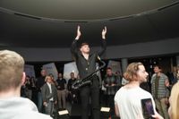 After-Work-Party im Mercedes-Benz Kundencenter. Partystimmung pur mit Mokaby und Andre Schnura.