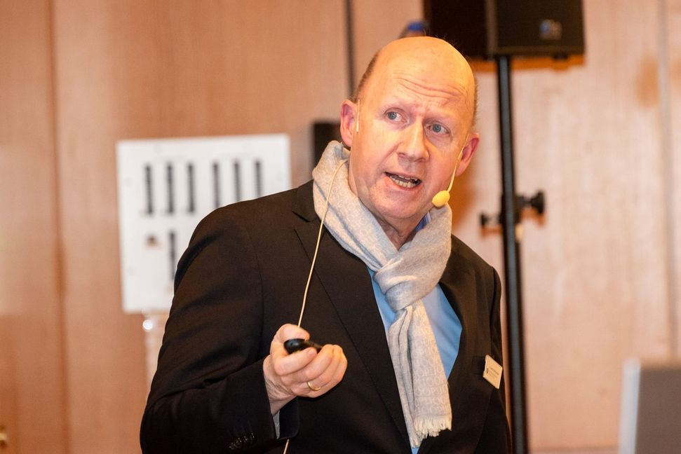 Dr. Bernd Schmalenbach.