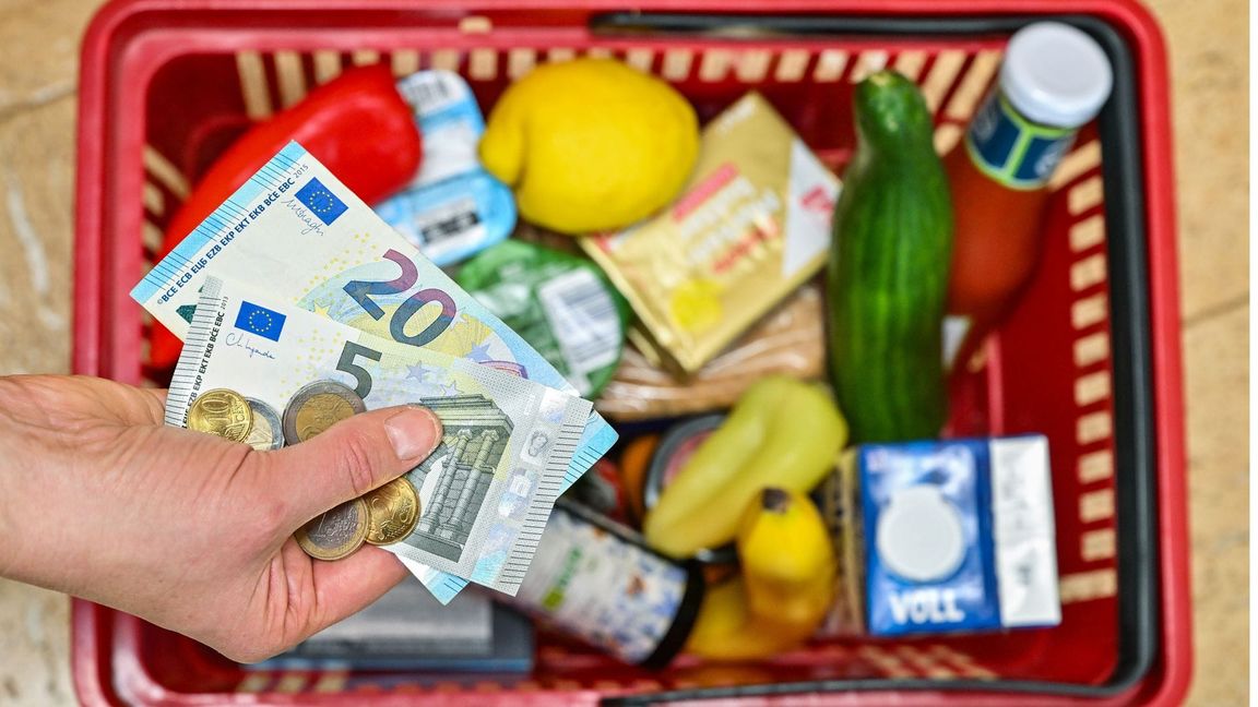 Unterm Strich bleibt trotz üppiger Lohn- und Rentenerhöhungen  in den Kassen der Haushalte im Schnitt ein Minus.