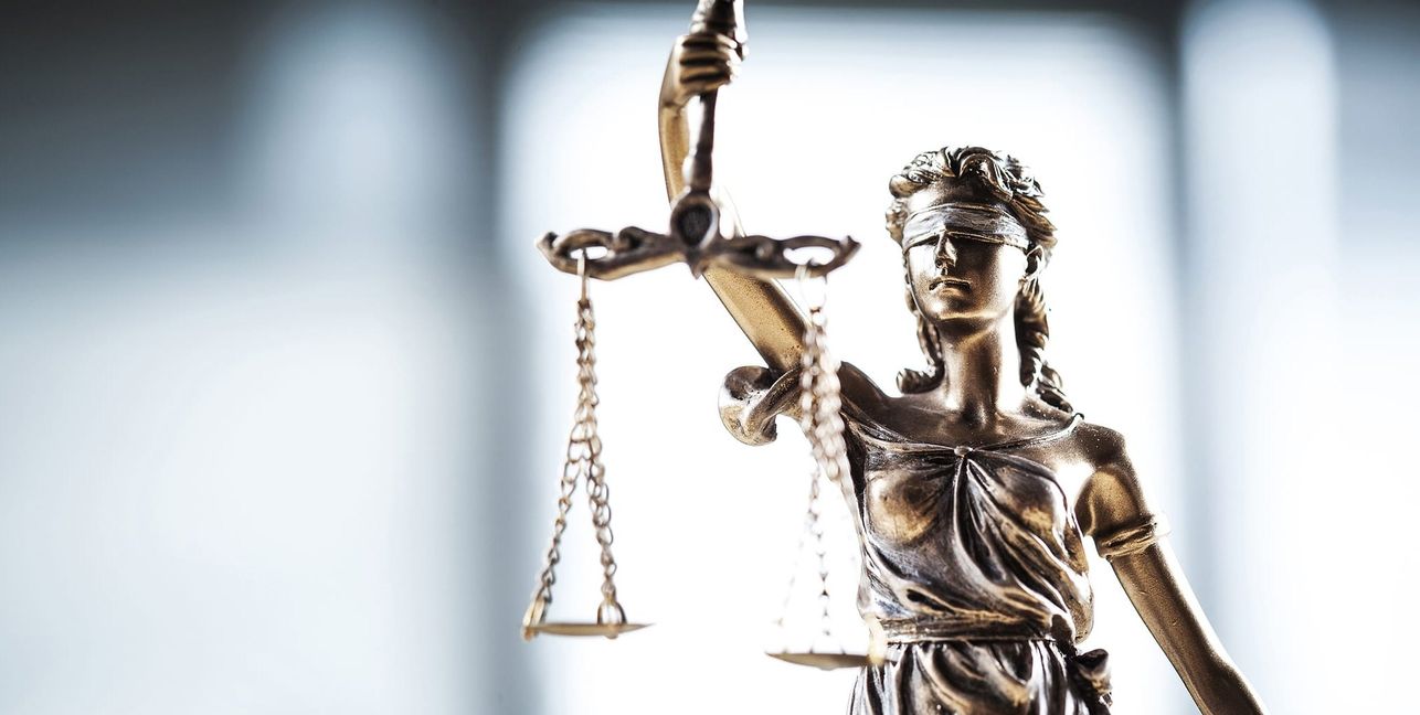 Die Männer im Alter von 32 und 20 Jahren sollen gemeinsam Kokain verkauft und Teil einer organisierten Gruppe gewesen sein. Der Prozess wird Mitte November fortgesetzt.