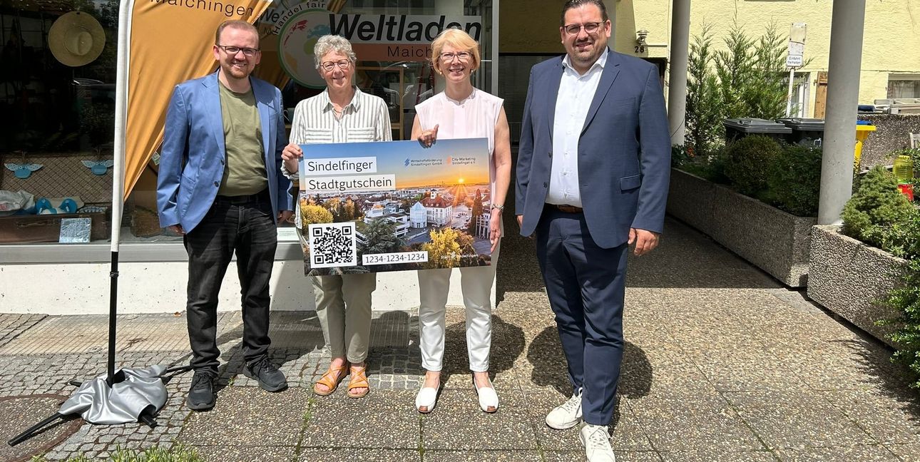 City-Manger Hanno Kreuter, Ulrike Egenolf, Eine Welt Maichingen, Sabine Kober, Vorsitzende Eine Welt Maichingen und WSG-Geschäftsführer Felix Rapp (von links). Bild: z