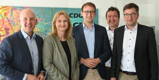 Die CDU im Kreis Böblingen will die Wirtschaft voranbringen. Von links: Marc Biadacz, Regina Dvořák-Vučetić, Dr. Matthias Miller, Thomas Riesch und Albrecht Stickel. Bild: Reichert