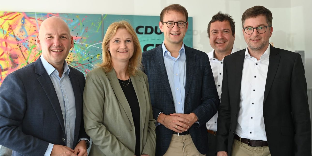 Die CDU im Kreis Böblingen will die Wirtschaft voranbringen. Von links: Marc Biadacz, Regina Dvořák-Vučetić, Dr. Matthias Miller, Thomas Riesch und Albrecht Stickel. Bild: Reichert