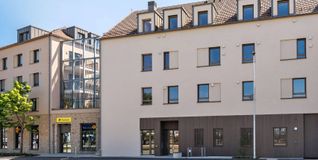 Das „Hospiz in der Mitte“ (rechtes Gebäude) bietet Platz für acht Gäste.