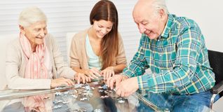 Spierle fürs Gedächtnis sind für ältere Menschen wichtig. Bild: Robert Kneschke/Adobe Stock