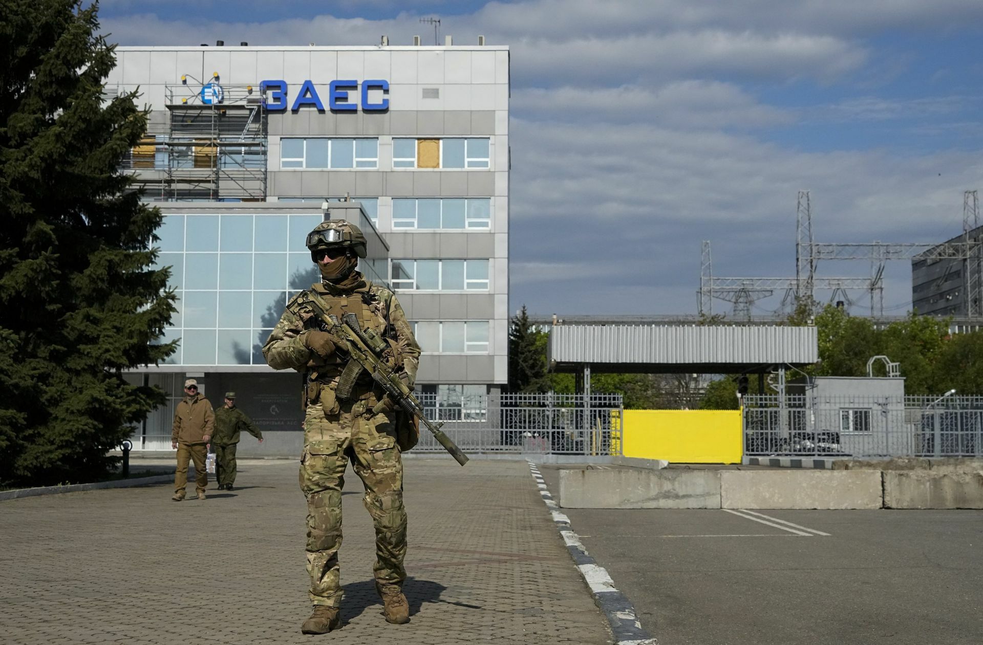 Russische Truppen kontrollieren das AKW-Gelände.