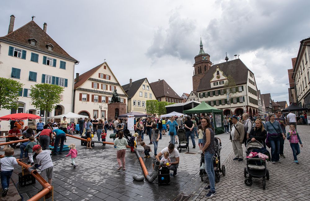 Zum achten Mal fand in Weil der Stadt der „Spass uff dr Gass“ statt. Einen Handwerkermarkt gab es obendrein.   Bild: Richter