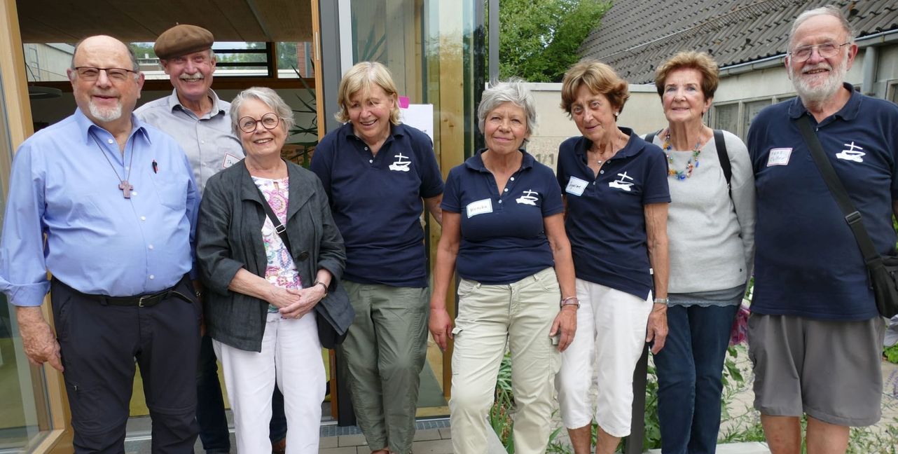 Der ökumenische Ausschuss: Pfarrer Karl Reicherter, Thomas Speer, Monika Eichhorn, Susanne Rueß, Monika Eder, Ingelore Groß, Barbara Dieckmann und Hans Walter (von links).Bild: Lück