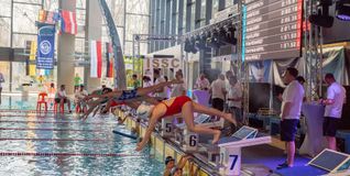 Kopfüber ins Wasser. Bei den International Sindelfingen Swimming Championships (ISSC) geht es im Badezentrum Schlag auf Schlag.