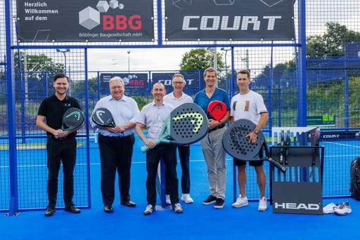 Die Courts sind eröffnet: Darüber freuen sich Roberto Pinzariu (Casa Automobile), BBG-Geschäftsführer Rainer Ganske, Oberbürgermeister Dr. Stefan Belz, Tennis-Geschäftsführer Jan Eble, Tennis-Abteilungsleiter Torsten Kronshage und Steffen Bloss (Head, von links). Bild: BBG