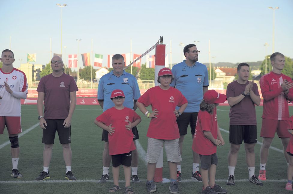 Lars Mahlitz (links) stand auch mit Hauptschriedsrichter Olaf Niemann zusammen bei der EM auf dem Feld. Bild: Cibien