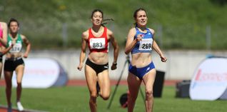 Kim Bödi (rechts) lief in Tübingen einen neuen VfL-Vereinsrekord über die 5000 Meter. Bild: Görlitz