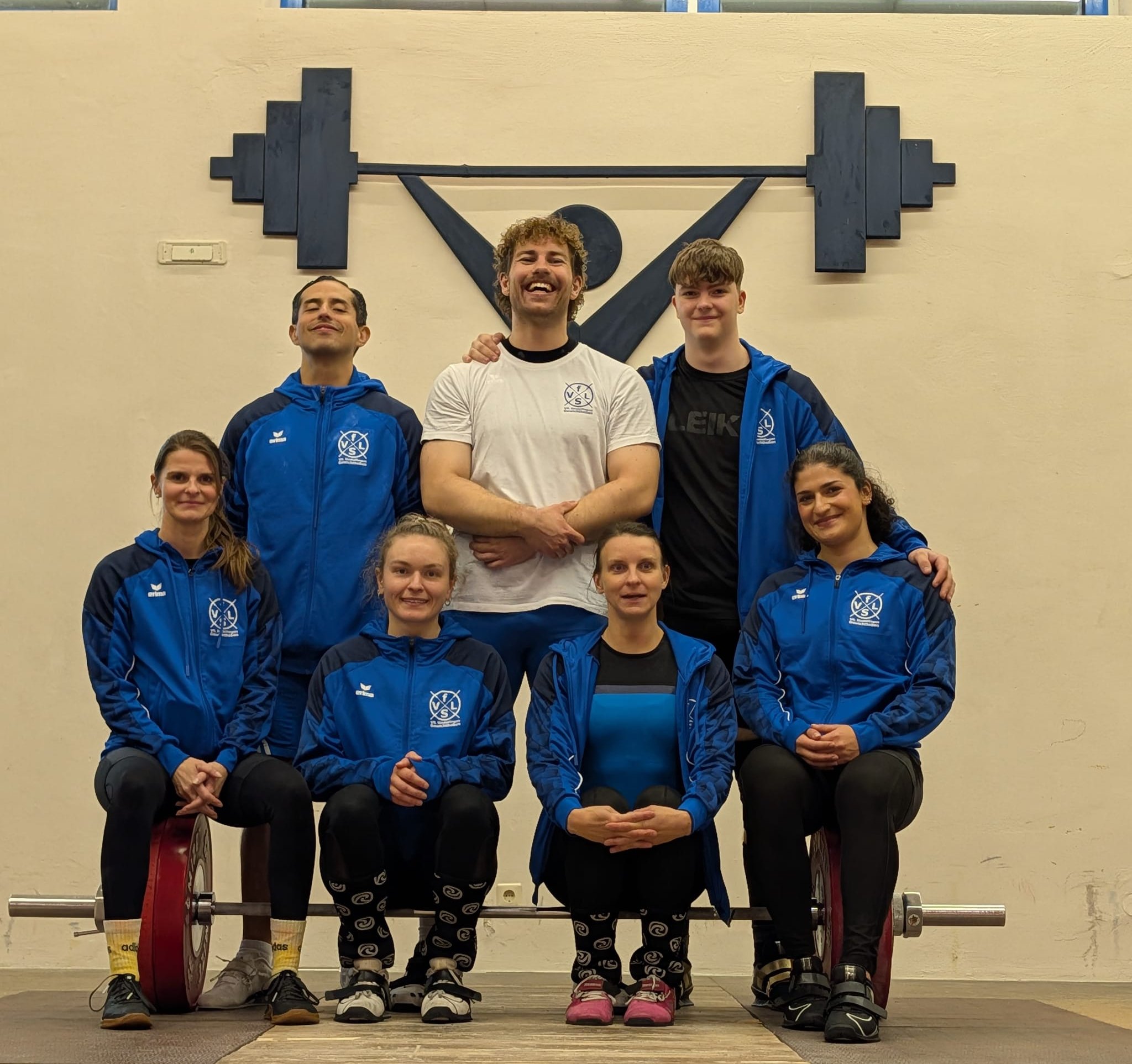 Die Gewichtheber des VfL Sindelfingen starten mit 400 Mannschaftspunkten in die neue Saison. Vorne von links: Annika Göttermann, Sarah Dosdall, Svenja Murillo und Lana Mohammad. Hinten von links: Oliver Murillo, Thomas Hoffmann und Kaito Möhle.