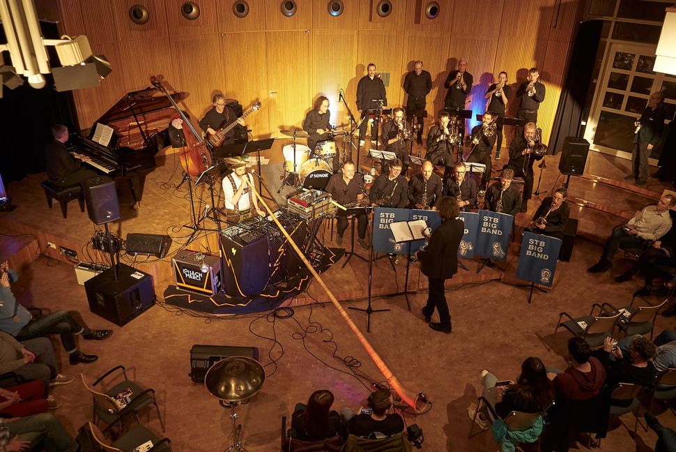 Loisach Marci mit der STB big Band im Odeon.
