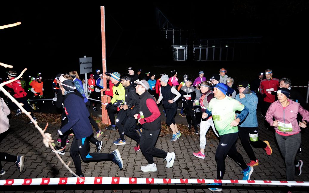 Da beim 6- und 10-Kilometer-Lauf ein Teil der Strecke auch durch den Wald führt ist eine Lampe Pflicht. 	Bild: photostampe/A