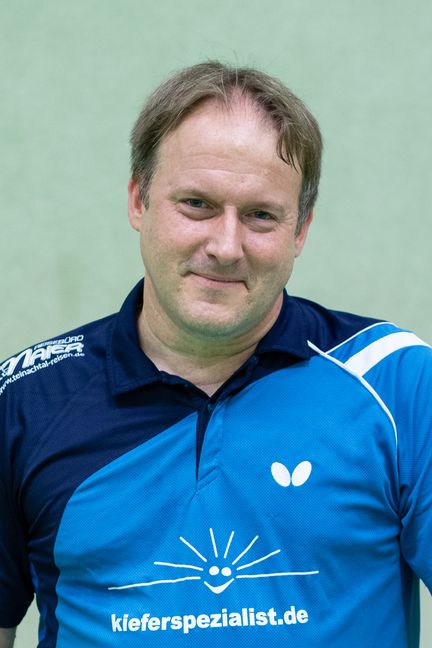 Seit 1994 trainiert Oliver Appelt die Tischtennis-Frauen des VfL Sindelfingen. Bild: Holzapfel